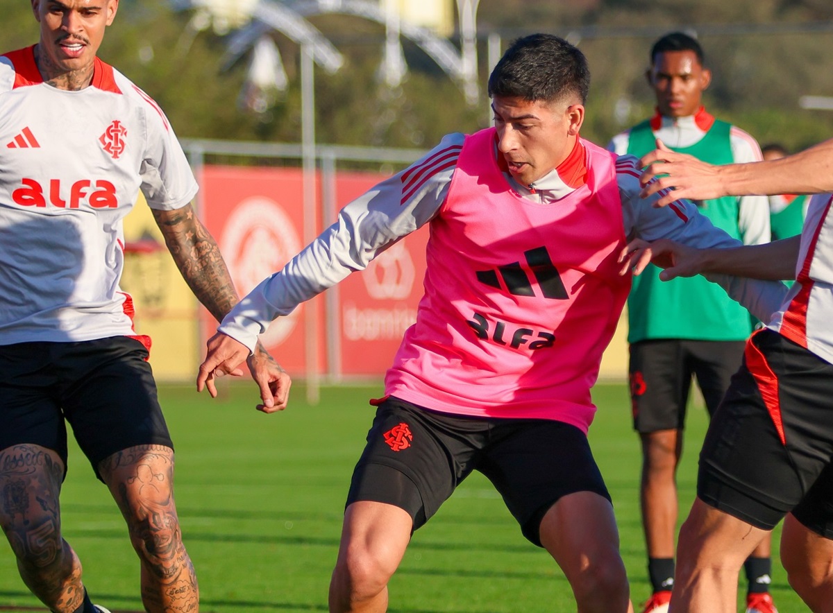Internacional x São Paulo: onde assistir, escalações e tudo sobre o duelo de campeões no Beira-Rio. Imagem: Ricardo Duarte/SCI