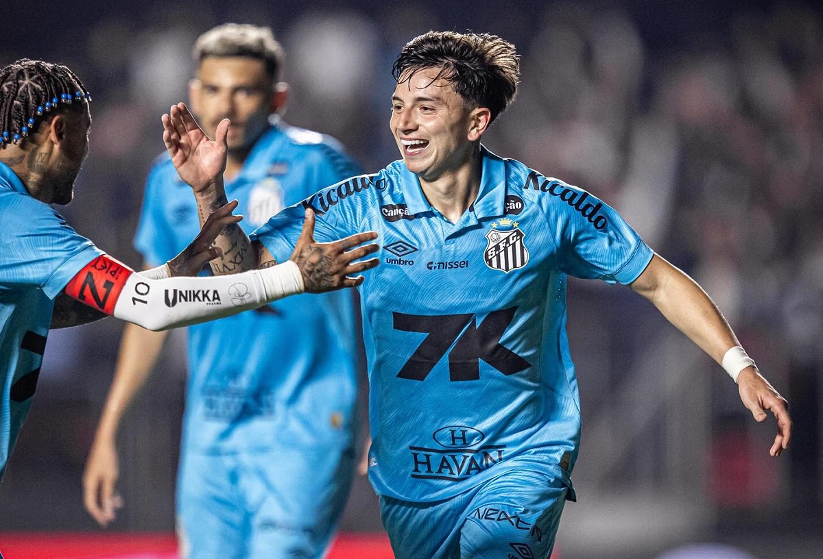 Jogadores do Santos comemoram gol sobre o Juventude. Imagem: Raul Baretta/Santos FC Jogadores do Santos comemoram gol sobre o Juventude. Imagem: Raul Baretta/Santos FC