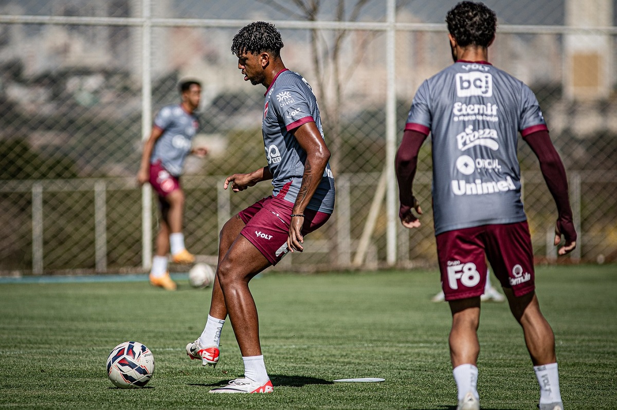 Paysandu x Vila Nova: onde assistir, escalações e clima para o duelo da Série B 2025. Imagem: Divulgação Vila Nova