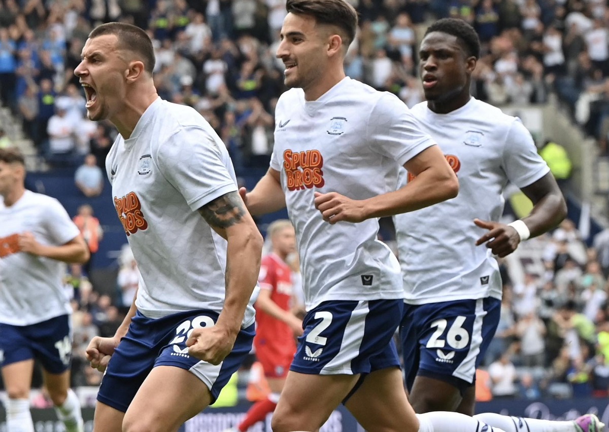 Preston x Wrexham: onde assistir e prováveis escalações pela Copa da Liga Inglesa. Imagem: Divulgação Preston