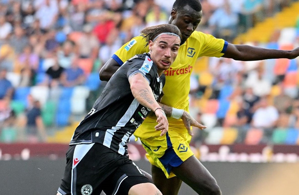Lance do jogo entre Udinese x Hellas Verona. Imagem: Divulgação Udinese