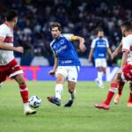 CRB x Cruzeiro: Saiba onde assistir ao vivo e confira as prováveis escalações para o duelo decisivo da Copa do Brasil. Imagem: Gustavo Aleixo/Cruzeiro