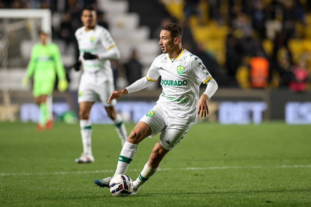 Cuiabá x Volta Redonda ao vivo: onde assistir, escalações e tudo sobre o duelo da Série B 2025. Imagem: AssCom Dourado