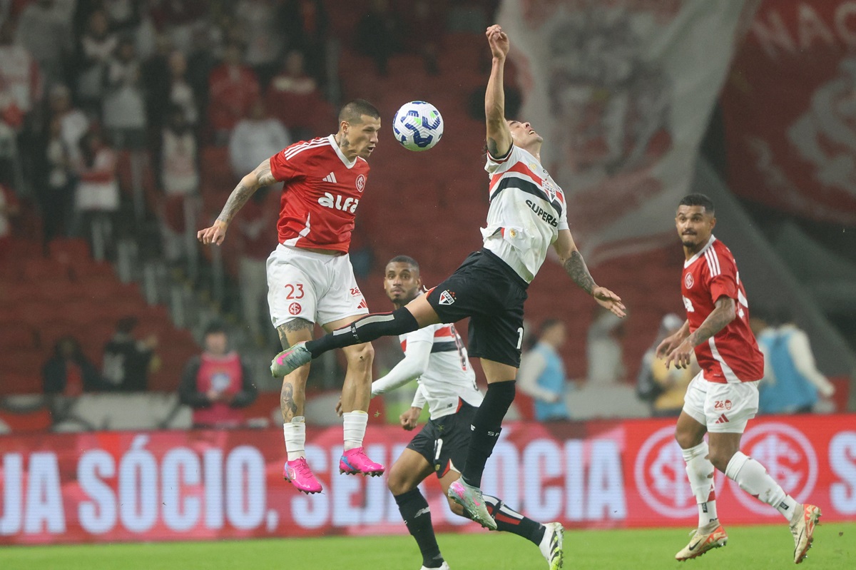 Roger Machado sob pressão? Técnico do Inter em xeque após novo revés. Imagem: Ricardo Duarte/SCI Roger Machado sob pressão? Técnico do Inter em xeque após novo revés. Imagem: Ricardo Duarte/SCI