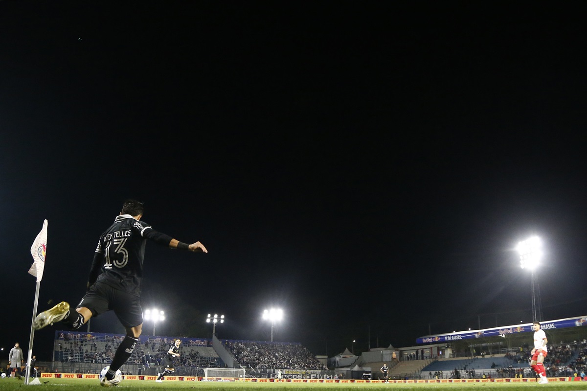 Botafogo x Red Bull Bragantino: Onde assistir, escalações e desfalques pela 22ª rodada do Brasileirão. Imagem: Vitor Silva/BFR