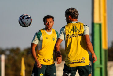 Avaí x Cuiabá: confronto decisivo pela Série B promete emoções na Ressacada. Imagem: AssCom Dourado