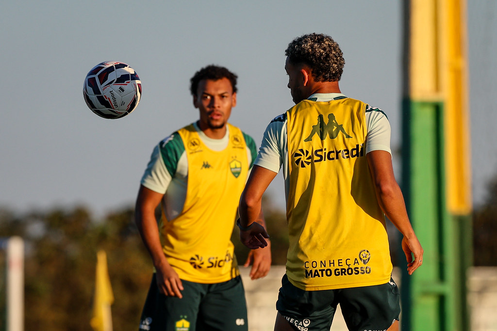 Avaí x Cuiabá: confronto decisivo pela Série B promete emoções na Ressacada. Imagem: AssCom Dourado