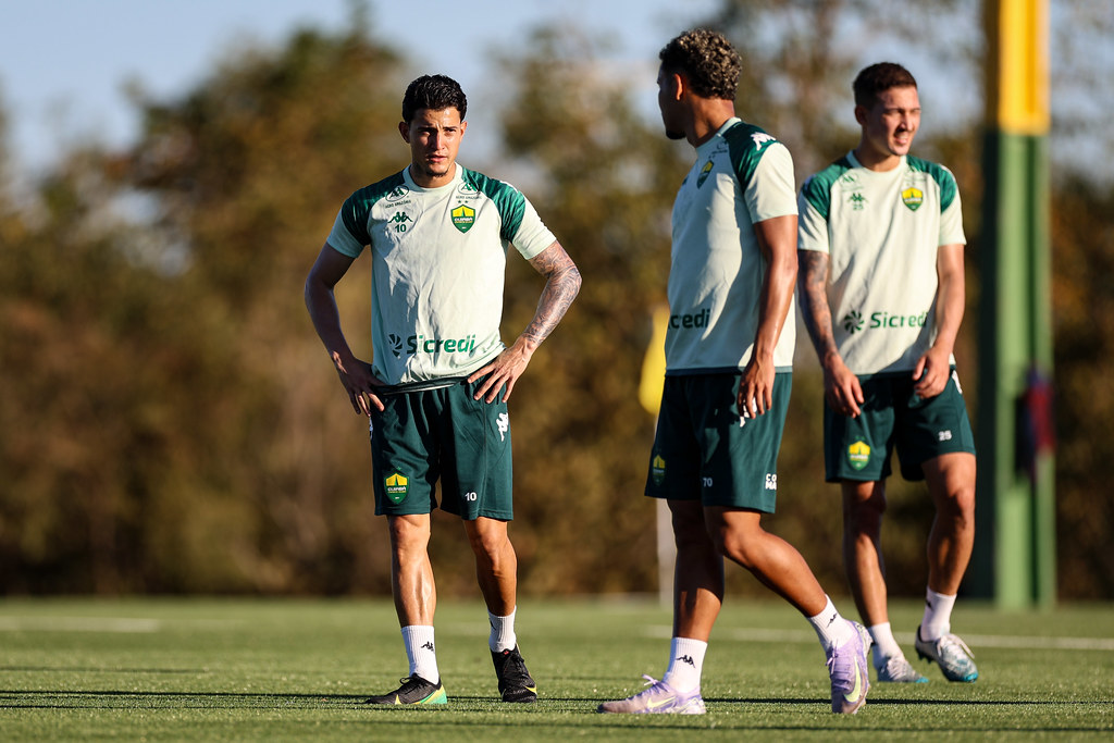 Athletico-PR x Cuiabá: duelo decisivo pela 22ª rodada da Série B 2025. Imagem: AssCom Dourado