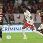 Internacional x Flamengo: onde assistir, escalações e tudo sobre o duelo decisivo na Libertadores. Imagem: Ricardo Duarte/SCI