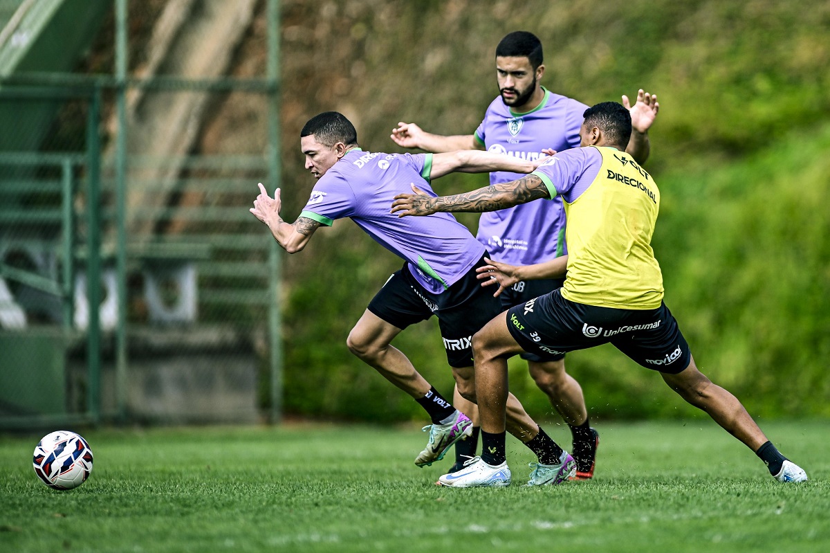 América-MG x Avaí: onde assistir, escalações e tudo sobre o jogo da Série B. Imagem: Mourão Panda/América-MG