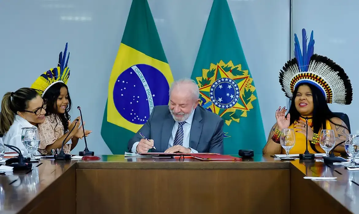 06/8/2025 - Presidente da República, Luiz Inácio Lula da Silva, durante cerimônia de homologação de terras indígenas. Palácio do Planalto, Brasília – DF.