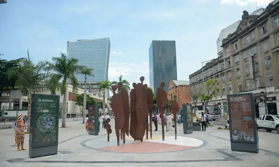 Rio de Janeiro (RJ), 23/11/2023 – Cais do Valongo, na zona portuária do Rio de Janeiro, recebe obras de valorização do espaço. Foto: Tomaz Silva/Agência Brasil