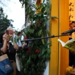 Paraty (RJ), 31/07/2025 - A poeta Alice Ruiz participa da homenagem a Paulo Leminski na Casa Toda Poesia da Companhia das Letras durante a 23ª Festa Literária Internacional de Paraty. Foto: Rovena Ros