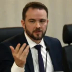 Orçamento de 2026 prevê superávit de R$ 34,3 bilhões mesmo com gastos extras