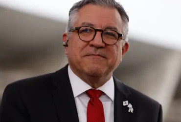 Rio de Janeiro (RJ), 06/07/2025 – O ministro da Saúde, Alexandre Padilha, fala com a TV Brasil durante a Cúpula de líderes do Brics. Foto: Tânia Rêgo/Agência Brasil