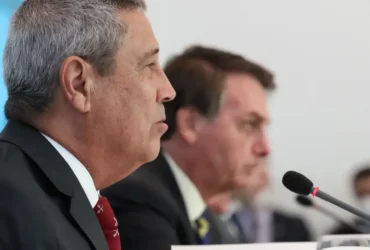 Braga Netto viola proibição e envia mensagem a Bolsonaro