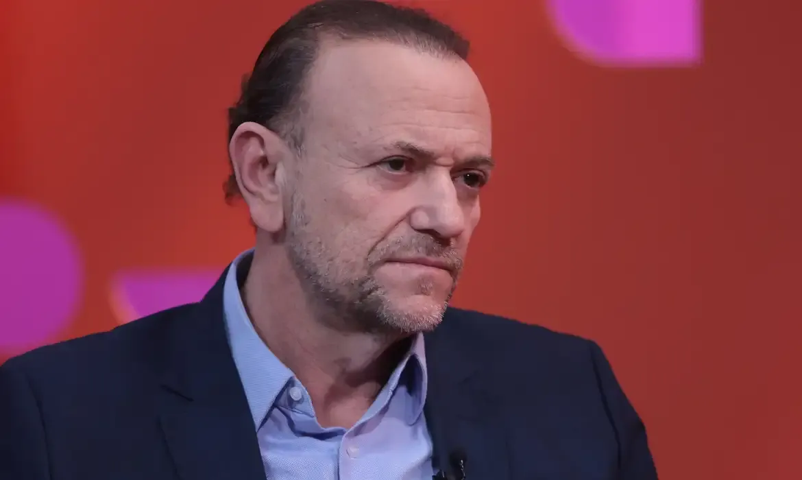 Democracia é tema central em entrevista de Edinho Silva no programa DR com Demori