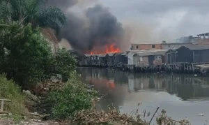 Incêndio atinge comunidade em Santos e deixa feridos