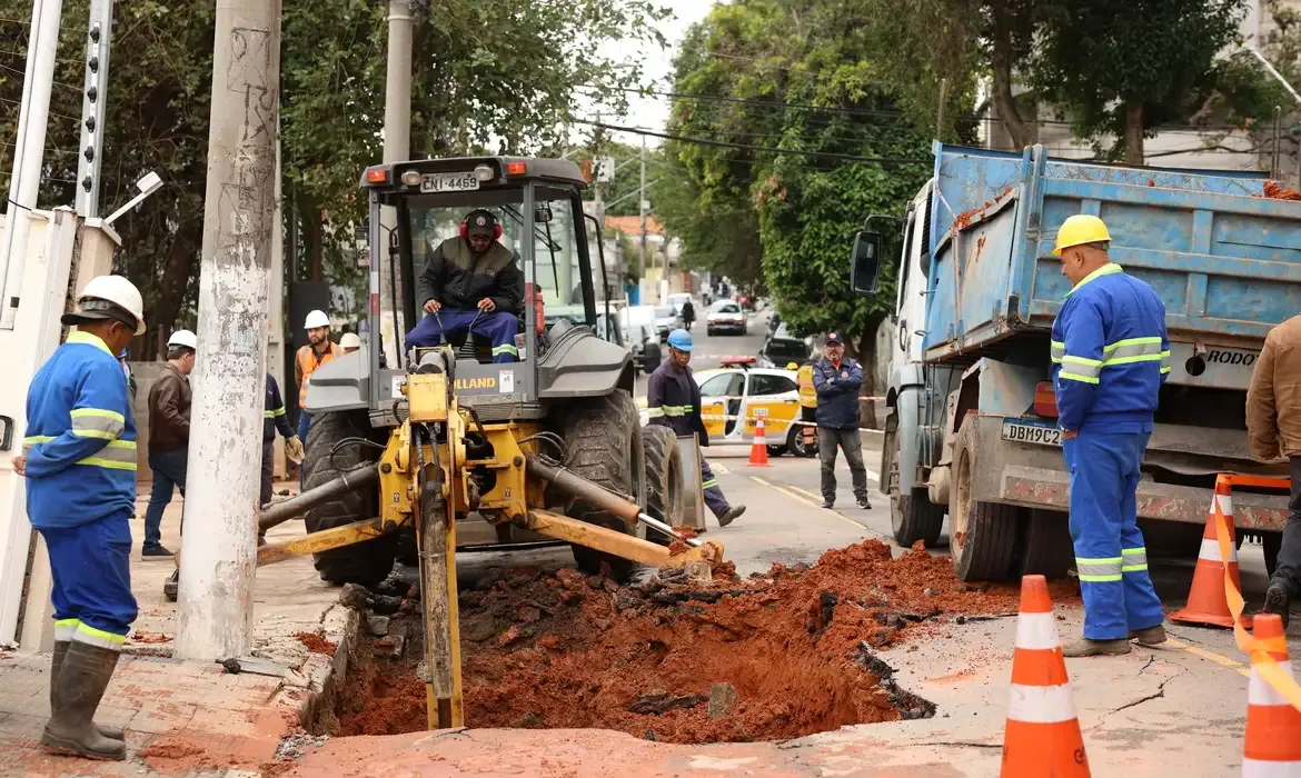 Saneamento enfrenta atrasos e municípios pedem mais apoio técnico