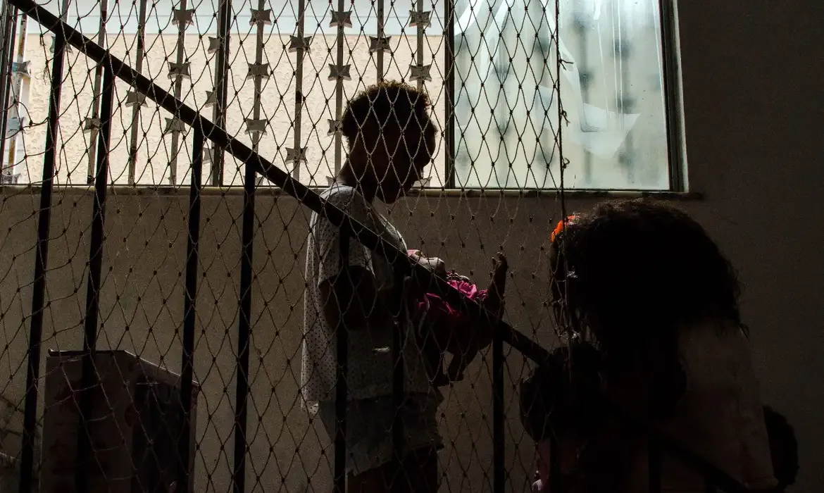 Acolhimento no Rio expõe falhas graves em abrigos para crianças e adolescentes