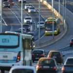 Trânsito na estrada Parque Aeroporto, ou DF-047, rodovia radial do Distrito Federal, com 4,5 km de extensão e serve como ligação do Aeroporto Internacional de Brasília com outras regiões do Distrito F