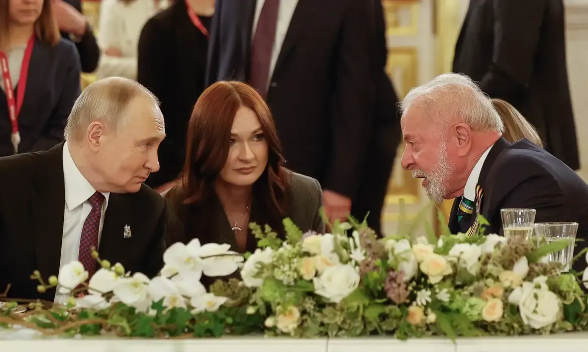 Putin considera positiva reunião com Trump e informa Lula