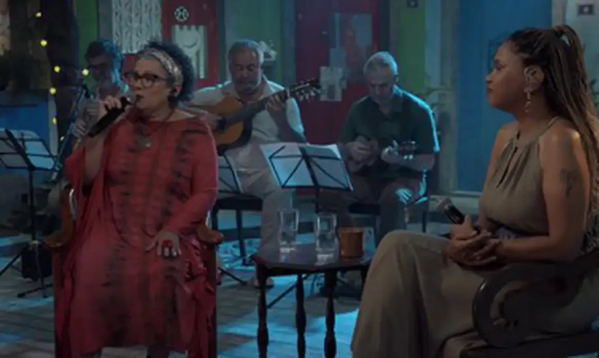 Rio de Janeiro (RJ), 09/08/2025 - A apresentadora Teresa Cristina recebe a cantora Silvia Borba para interpretar clássicos do samba-canção e conversar sobre o gênero neste domingo (10), excepcionalmen