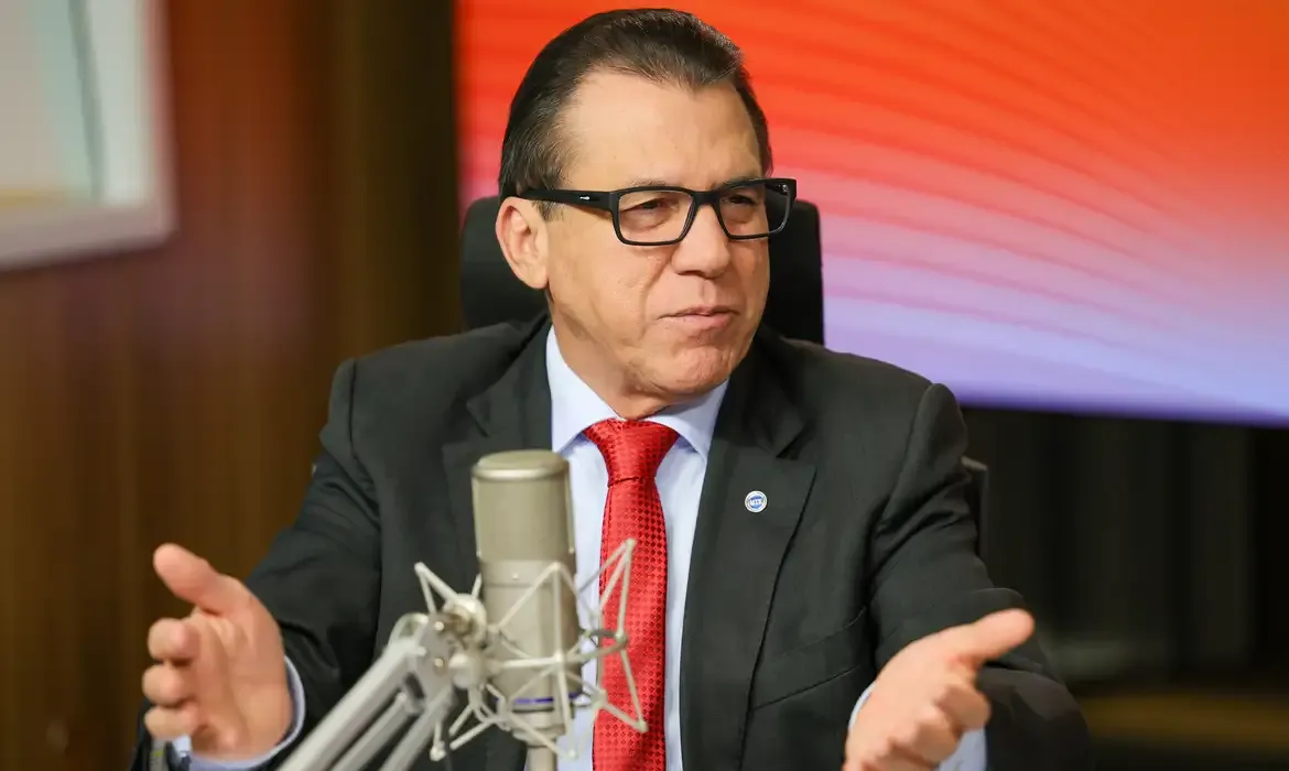 Ministro minimiza impactos do tarifaço e garante força do mercado brasileiro