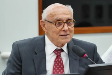 Suplicy é internado após mal-estar durante congresso em Maricá