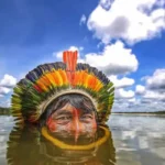 Fotógrafo registra Yanomami em exposição inédita em Brasília