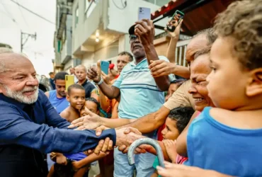 Lula entrega títulos de terra a 599 famílias em Brasília Teimosa