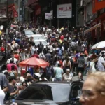 São Paulo SP 03/11/2023 Movimento na Ladeira Porto Geral com a Rua 25 de Março, após o feriado de Finados. Foto: Paulo Pinto/Agência Brasil