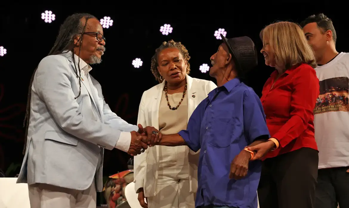 Comunidades em GO e AM recebem certificado de quilombolas em cerimônia histórica