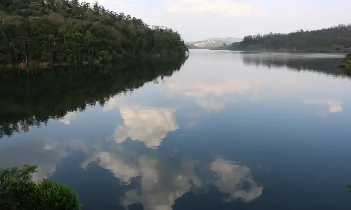 Sabesp reduz retirada de água do Cantareira devido a alerta hídrico