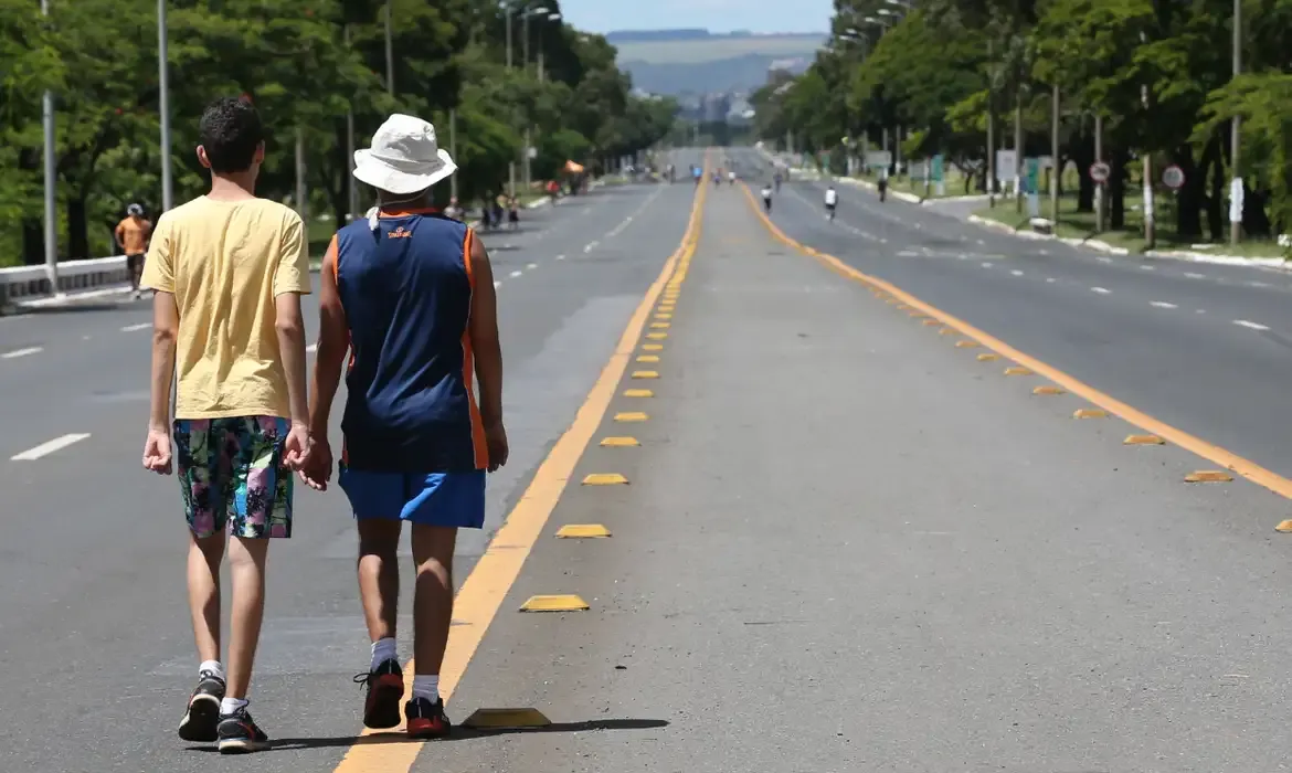 Exposição ao ar livre pode reduzir o risco de miopia em crianças