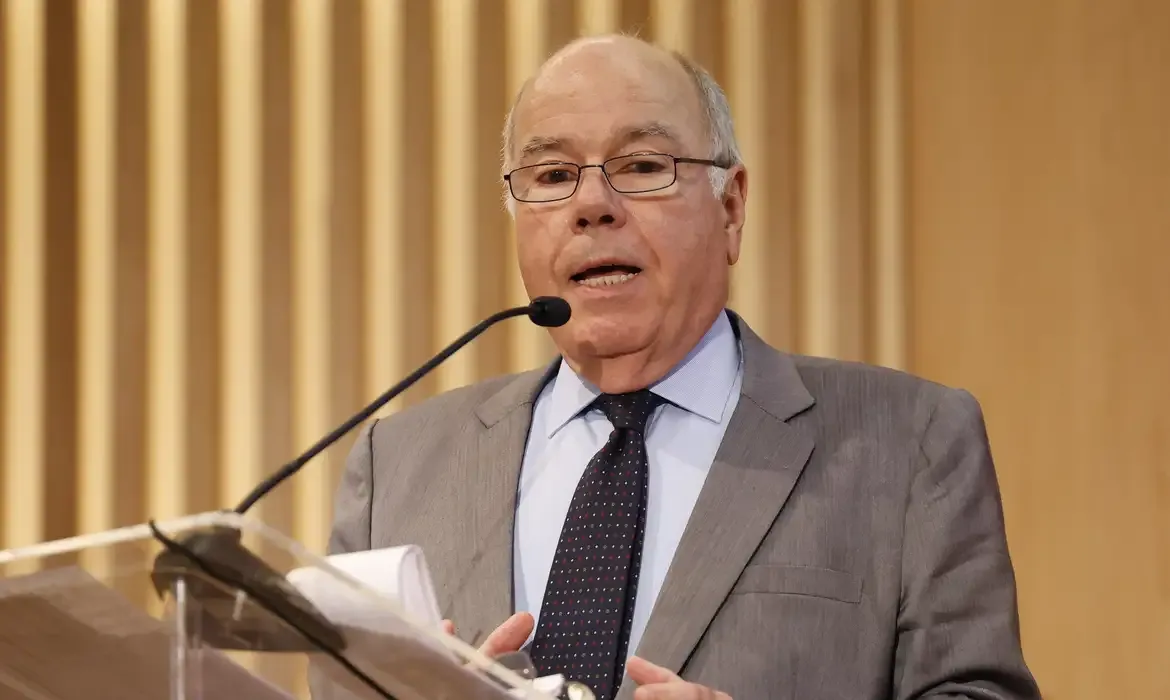 Brasil não negociará com EUA interferência judicial, afirma Vieira