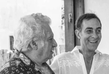 São Paulo (SP) 13/03/2025 - Jorge Amado e Dias Gomes na Casa do Rio Vermelho, década de 1970 - Escritor e dramaturgo Dias Gomes será o homenageado da Flipelô neste ano. Foto: Acervo Fundação Casa de J