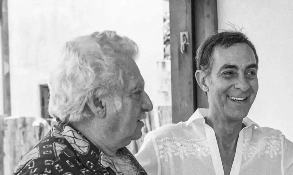 São Paulo (SP) 13/03/2025 - Jorge Amado e Dias Gomes na Casa do Rio Vermelho, década de 1970 - Escritor e dramaturgo Dias Gomes será o homenageado da Flipelô neste ano. Foto: Acervo Fundação Casa de J