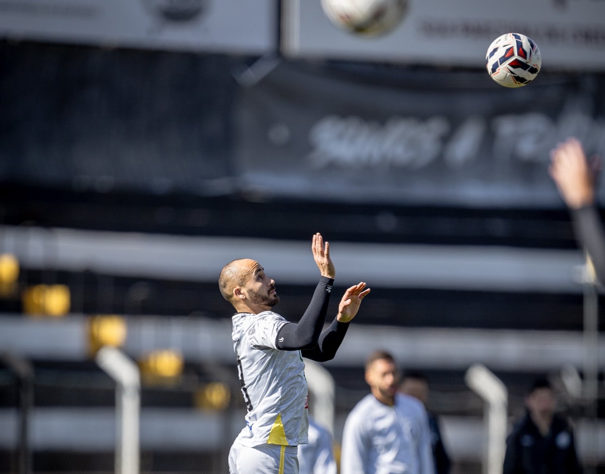 Goiás x Operário-PR: Saiba onde assistir ao vivo, prováveis escalações e análise completa da 21ª rodada da Série B 2025. Imagem: @andreoito • OFEC