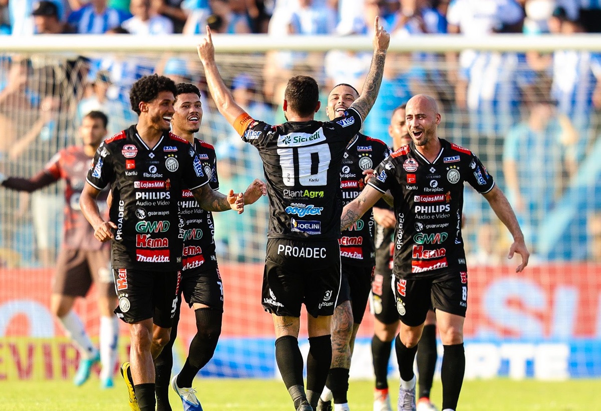 Operário x Coritiba: onde assistir, escalações e detalhes da Série B. Imagem: @fernandotorresfoto