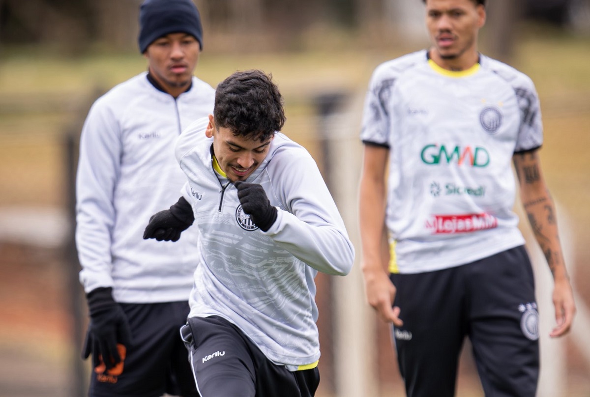 Operário x Avaí: onde assistir ao vivo, escalações e detalhes da Série B 2025. Imagem: @victoria.sellares • OFEC