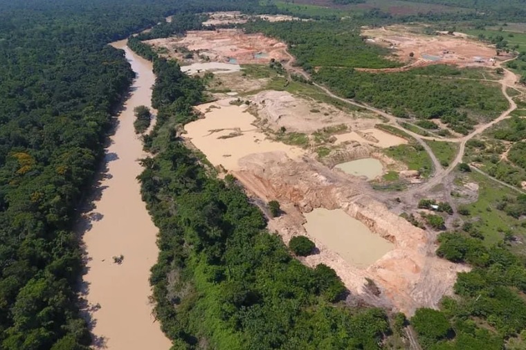 À Cooperativa dos Garimpeiros do Vale do Rio Peixoto (Coogavepe), o MPMT recomendou a proibição total da extração mineral sem a devida licença e titulação.