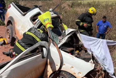 Acidente na MT-473 deixa vítima presa às ferragens após colisão frontal