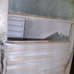 Vítima reagiu a tentativa de homicídio utilizando espingarda calibre 32; suspeitos fugiram e não foram localizados