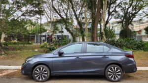 City Sedan 2025 segue eficiente e tem amplos recursos de segurança
