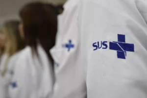 Concurso AgSUS 2025: salários de até R$ 16 mil e vagas para níveis médio e superior