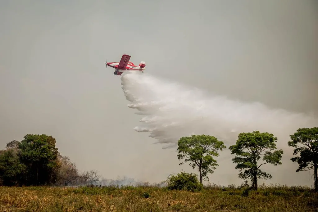 Corpo de Bombeiros intensifica combate a incêndios florestais com apoio aéreo