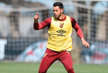 Athletico-PR x Paysandu: onde assistir, escalações e detalhes do jogo da 20ª rodada da Série B. Imagem: Duda Matosoathletico.com.br