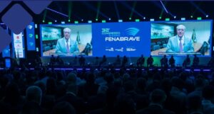 ExpoFenabrave 2025 reúne líderes para debater mobilidade