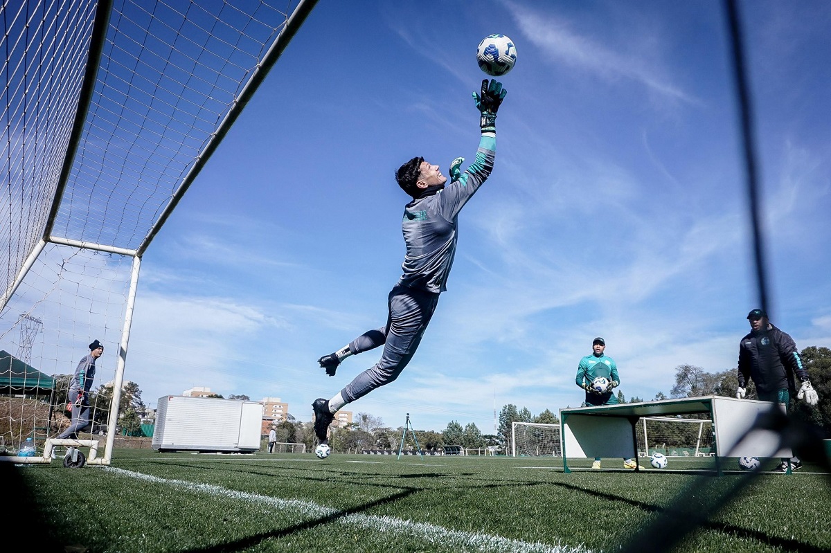 Santos x Juventude ao vivo: onde assistir, escalações e análise do duelo direto contra o Z-4 na Série A 2025. Imagem: Fernando Alves ECJ